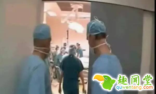 一胎生了11个娃，十几个医生接生，直接生了个足球队！