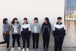 哈哈~有什么可以幫你們的