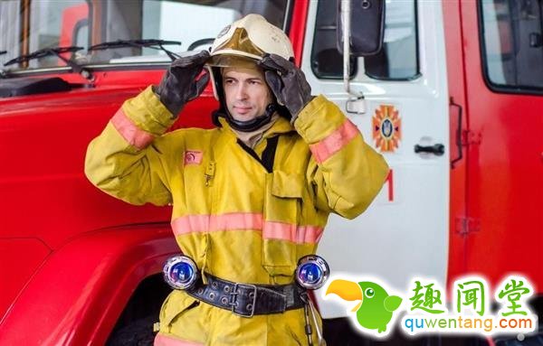 Repulsor这个手电筒太变态了：比车灯还亮！