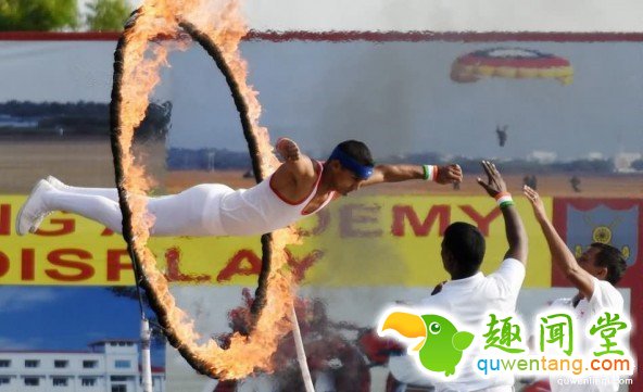 印度军校阅兵彩排 场面堪比杂技表演！ 第2张图片