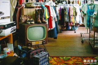 英国夫妻花44元收的破烂椅子，10年后发现