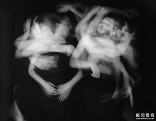 夫妻熟睡模样被创意拍出，深刻体现出夫妻