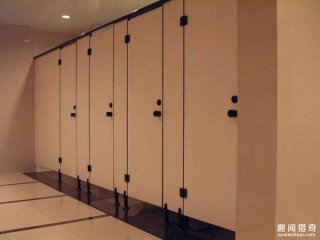 真相竟然是这样！终于明白为什么公共厕所