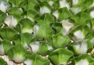 创意十足的彩色饺子看着很不错哦~  自己在