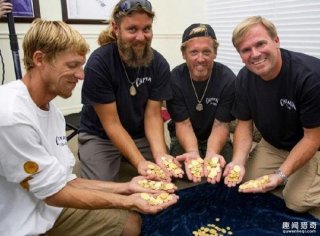 惊呆！300年前的沉船被发现，他们捞出了价