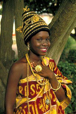 非洲酋长奢靡生活：4000妻妾，死后挑漂亮者陪葬