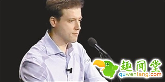 “2045计划”发起人、俄媒体大亨德米特里·伊茨科夫在发表演讲。