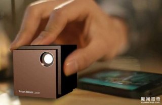 小到像魔方一样的投影机！有了它就等于随