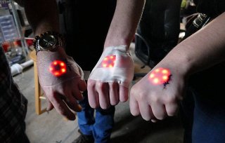你敢吗？ 科幻变现实  皮下植入LED灯成流行
