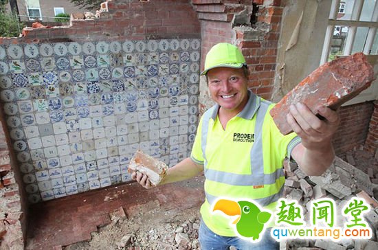 英国工程队拆房时天降横财 发现价值50万元古董瓷砖(组图)