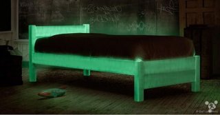 你怕黑吗，要不要换个荧光床试试？