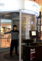 炫酷！无需试穿的试衣间：10秒即可精确扫