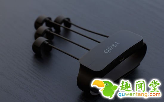 炫酷！键盘和鼠标可“戴”在手上 实现隔空输入