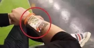 当苹果和三星争得你死我活时，一个逆天的