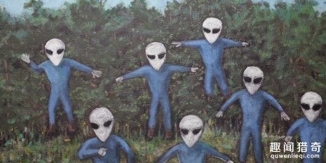 他曾经「被外星女夺走初夜」那些回忆成了一幅幅惊世画作，还生下一窝混血外星宝宝!