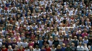 生个足球队已经够厉害的了，这个男人却有