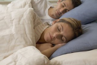 人们真的会穿睡衣睡觉吗？男性很少穿睡衣