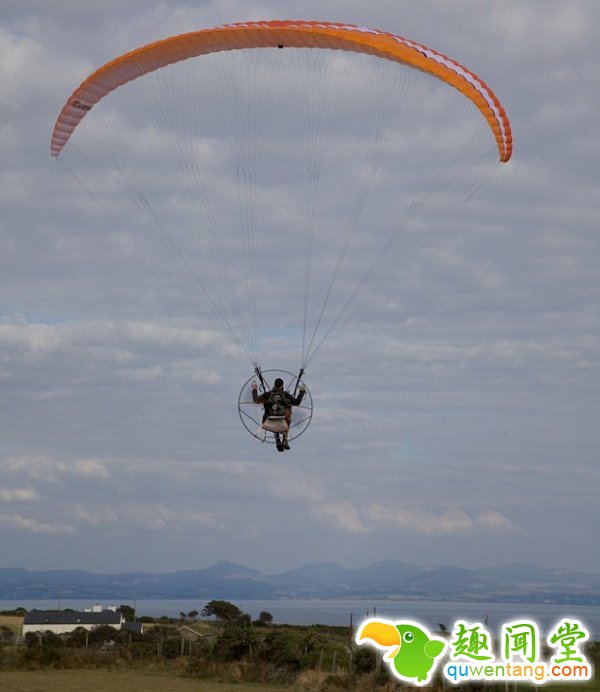 如何破解早晚高峰的堵车？开动这个翼伞飞行器，飞回家去