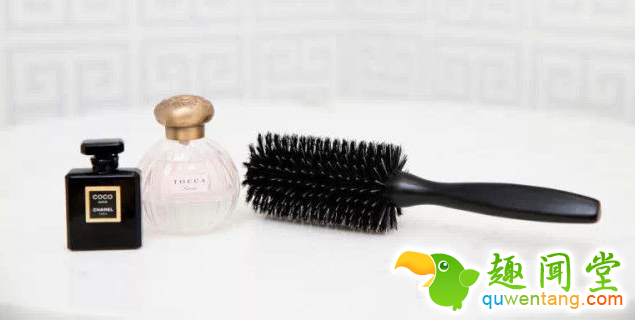 想香水持久留香吗？使用这17个惊天技巧就可以了