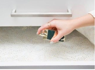 想香水持久留香吗？使用这17个惊天技巧就可以了