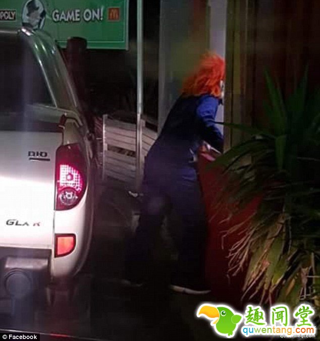 蝙蝠侠反派附身？澳大利亚窜出一群吓人的小丑