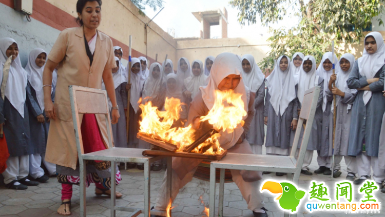 就是想红！所以印度人才拼命开挂自拍晒照