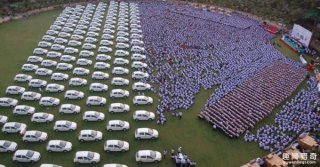 有个土豪老板是什么样？过个节随随便便就