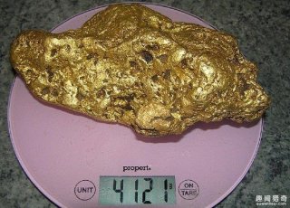 幸运！男子在泥土里胡乱挖竟挖出8斤重黄