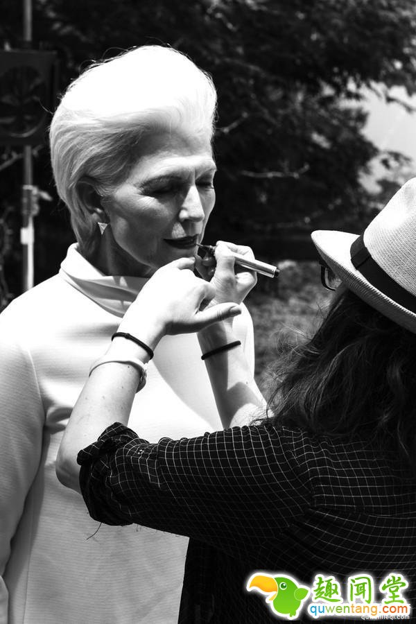 她一贫如洗却把孩子带成亿万富豪，自己美丽到老