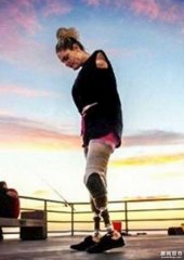 21岁女孩失去四肢，靠化妆成为励志网红