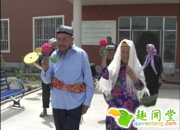 71岁爷爷不顾女儿反对娶「114岁老奶奶」为妻！没想到他坚持这么做的原因是....看了超温暖！