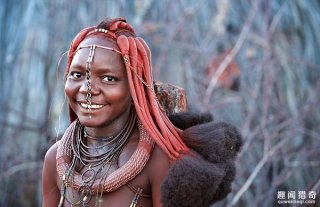 纳米比亚辛巴族：即将消失的红泥人