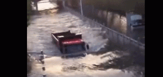 你可能不信！我看到卡车在潜水