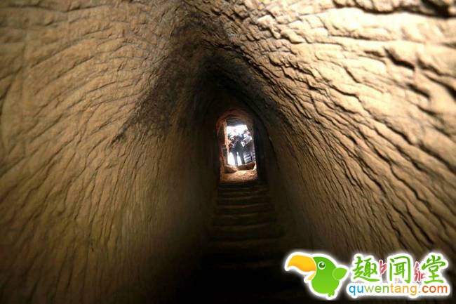 据焦永福77岁的妻子吴书香介绍，此井洞是焦永福独自一人从1983年开挖，历经7年时间挖成。焦永福44岁那年，家里吃水困难，要跑很远的汇龙村口去挑水吃，为解决自家吃水难，焦永福就下定决心，请人看井眼位置，独自一人，用撅头、铁锹、罗头、煤油灯做工具，一锹一锹，一担一担，把土担出100多米外填沟。煤油用了30多斤，耗时7年，挖出泉水。