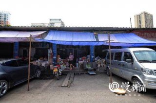 3岁女孩从近5米高雨篷跌落 男子飞奔40米徒